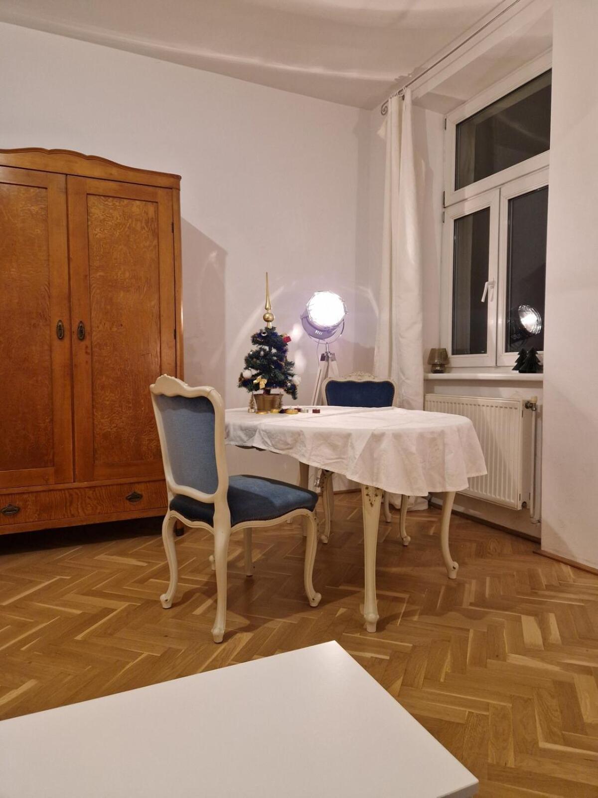 Beautiful Flat Overlooking A Great Park